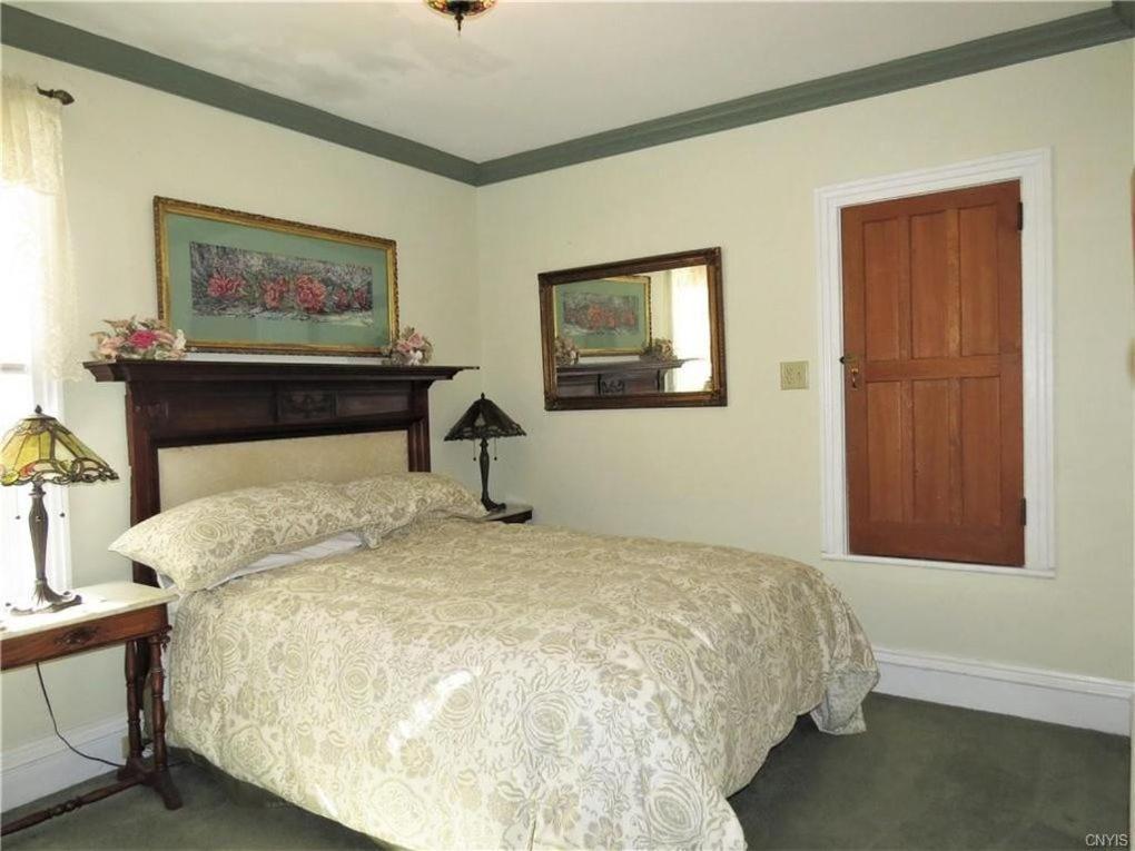 Raindrops On Roses Bed & Breakfast Herkimer Экстерьер фото