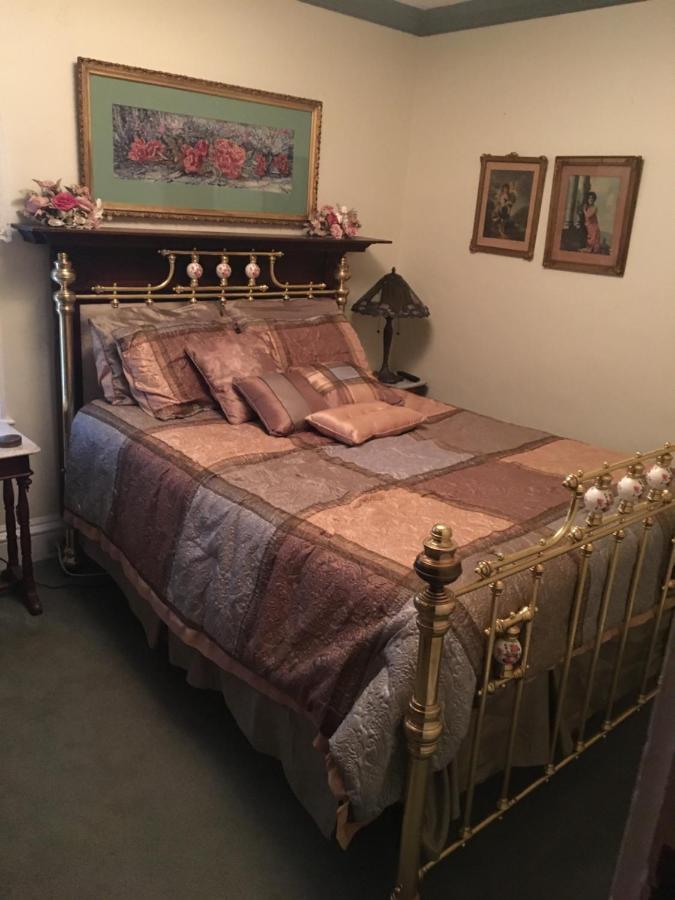 Raindrops On Roses Bed & Breakfast Herkimer Экстерьер фото